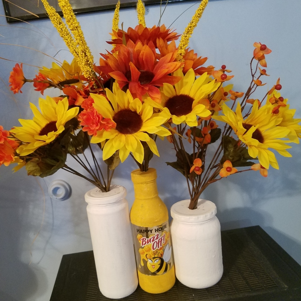 Set of three hand-painted silk floral arrangements - Picture 5 of 8
